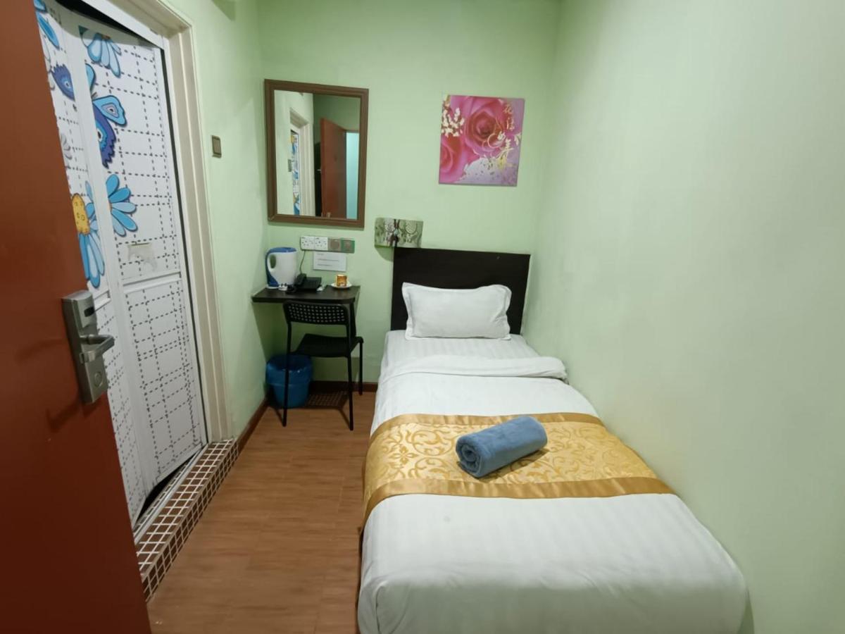 Hotel Zamburger Nur Ramadhan - Previously G Home Hotel كوتا بْهارو المظهر الخارجي الصورة