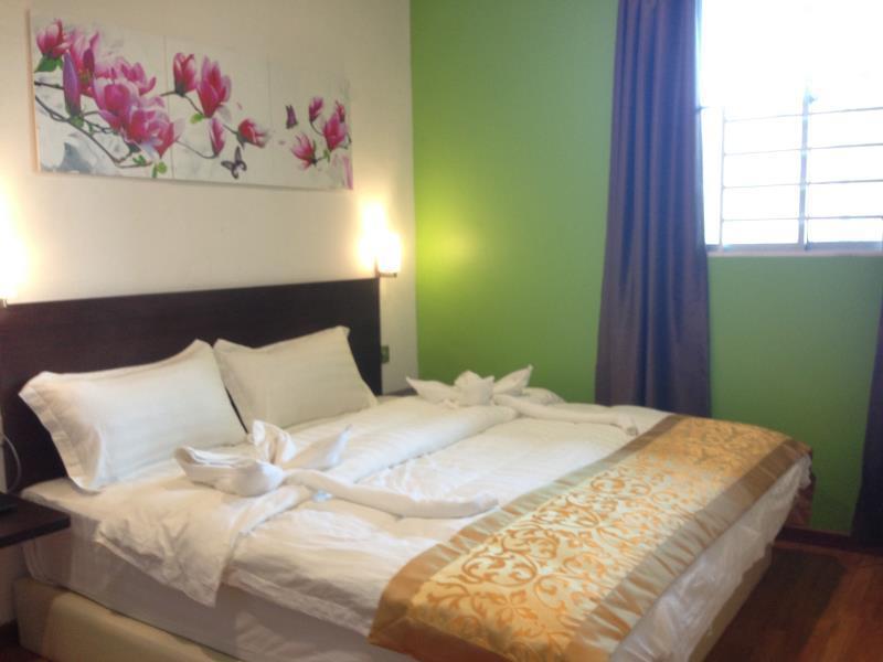 Hotel Zamburger Nur Ramadhan - Previously G Home Hotel كوتا بْهارو المظهر الخارجي الصورة