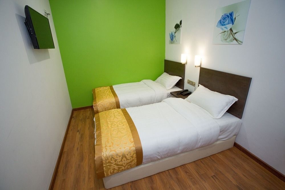 Hotel Zamburger Nur Ramadhan - Previously G Home Hotel كوتا بْهارو المظهر الخارجي الصورة